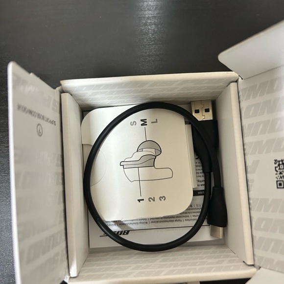 Bose quiet comfort earbuds - Picture 5 of 9